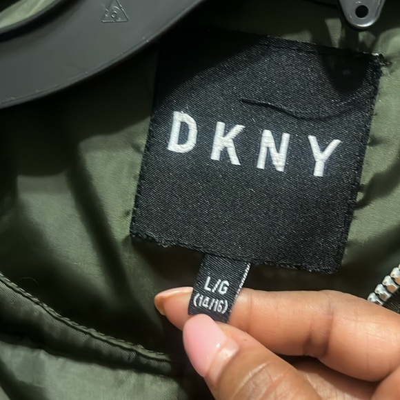 DKNY Girls Long Puffer Coat size L 14/16 color green with pink Faux-Fur Hood - Picture 10 of 13